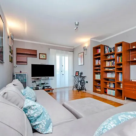 Apartment Leonarda *