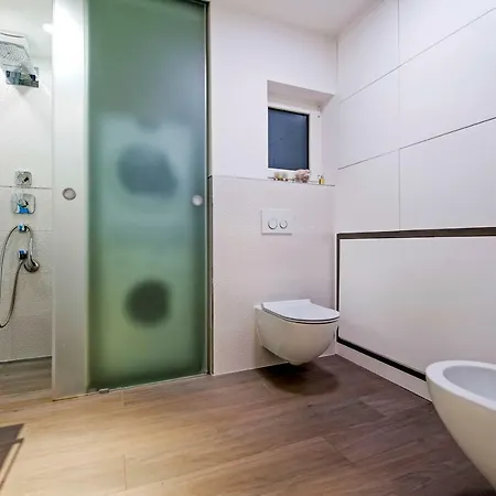 Leonarda Apartment *